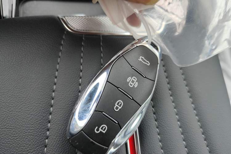 Used Hongqi H5 2025 1.5T DCT Xuan Ying Edition Vehicle Key
