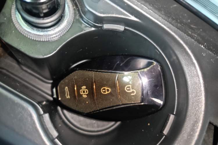 Used Hongqi H5 2025 2.0T Automatic Flag Edition – 500 000 Units Commemorative Version Vehicle Key