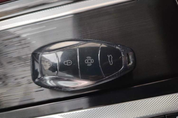 Used Hongqi H5 2025 2.0T Automatic Flag Edition – 500 000 Units Commemorative Version Vehicle Key