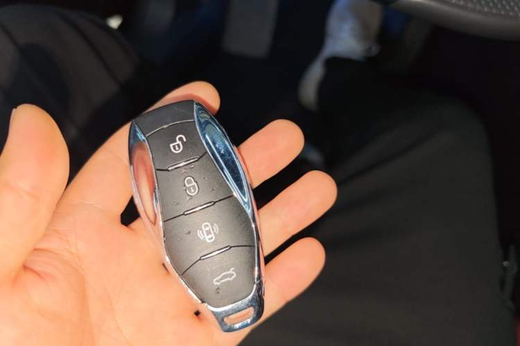 Used Hongqi H5 2025 2.0T Automatic Xuan Ying Edition Vehicle Key