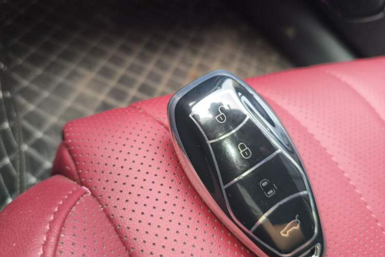 Used Hongqi H5 2025 2.0T Automatic Flag Edition – 500 000 Units Commemorative Version Vehicle Key