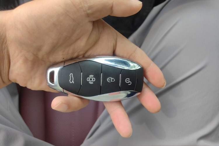 Used Hongqi H5 2025 2.0T Automatic Xuan Ying Edition Vehicle Key