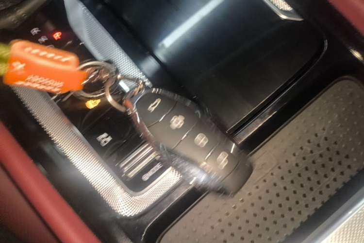 Used Hongqi H5 2025 2.0T Automatic Flag Edition – 500 000 Units Commemorative Version Vehicle Key