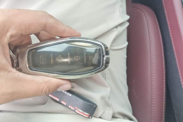 Used Hongqi H5 2025 2.0T Automatic Flag Edition – 500 000 Units Commemorative Version Vehicle Key