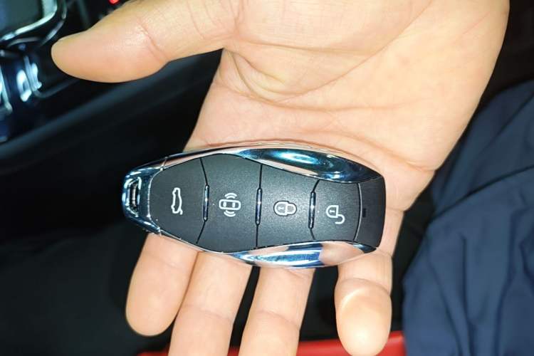 Used Hongqi H5 2025 2.0T Automatic Xuan Ying Edition Vehicle Key