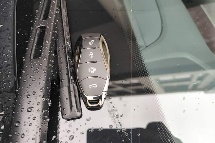 Used Hongqi H5 2025 2.0T Automatic Xuan Ying Edition Vehicle Key