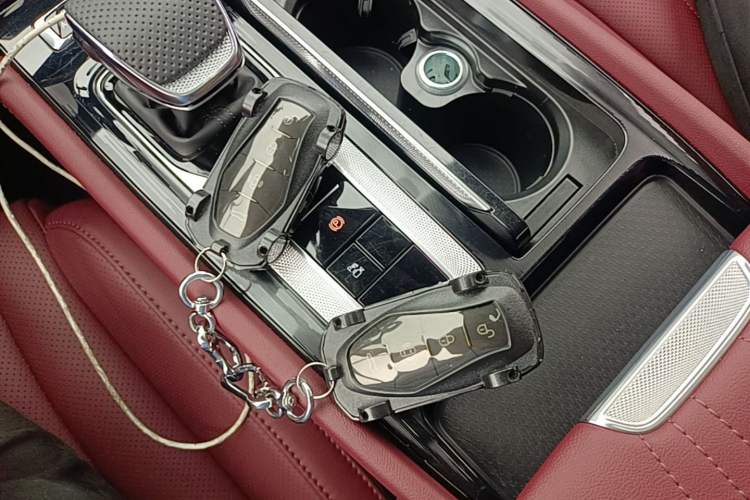 Used Hongqi H5 2025 Model 1.5T DCT Xuan Ying 2 Million Units Commemorative Edition Vehicle Key
