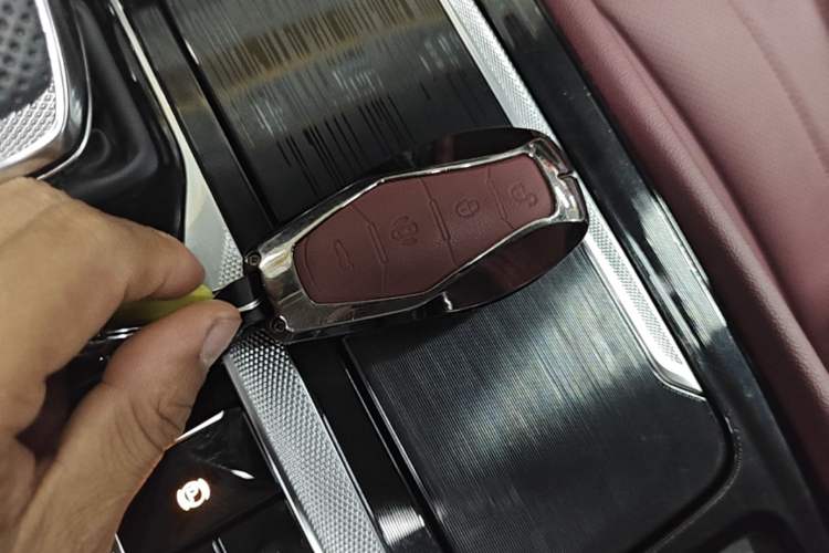 Used Hongqi H5 2025 2.0T Automatic Flag Edition – 500 000 Units Commemorative Version Vehicle Key