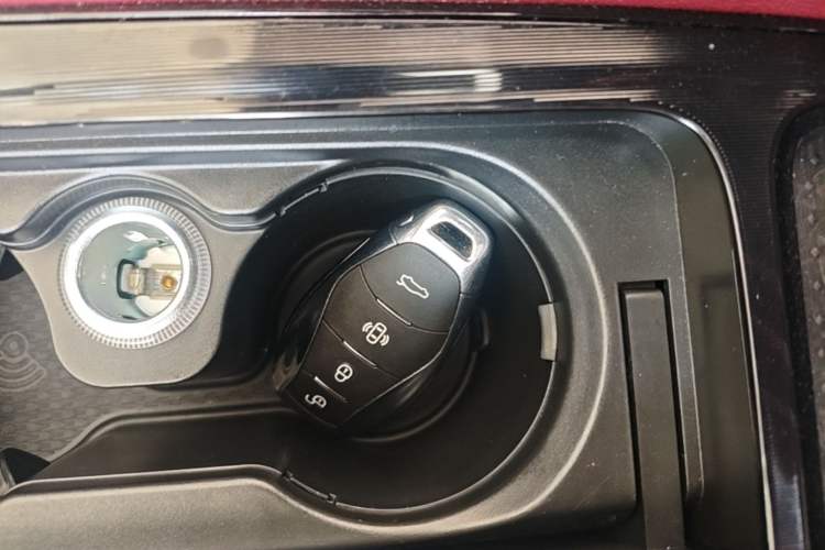 Used Hongqi H5 2025 2.0T Automatic Xuan Ying Edition Vehicle Key