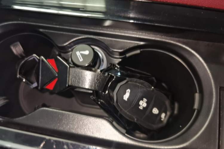 Used Hongqi H5 2025 2.0T Automatic Flag Edition – 500 000 Units Commemorative Version Vehicle Key