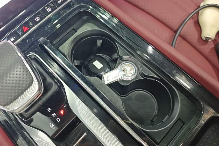 Used Hongqi H5 2025 2.0T Automatic Flag Edition – 500 000 Units Commemorative Version Vehicle Key