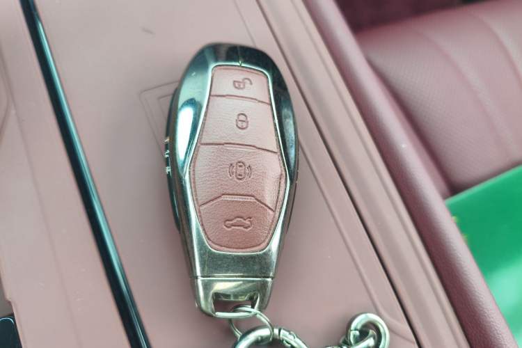 Used Hongqi H5 2025 2.0T Automatic Flag Edition – 500 000 Units Commemorative Version Vehicle Key