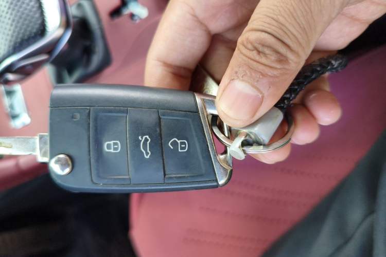 Used Hongqi H5 2025 2.0T Automatic Flag Edition – 500 000 Units Commemorative Version Vehicle Key