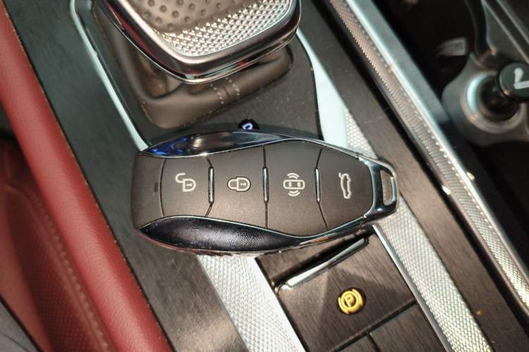 Used Hongqi H5 2025 2.0T Automatic Flag Edition – 500 000 Units Commemorative Version Vehicle Key