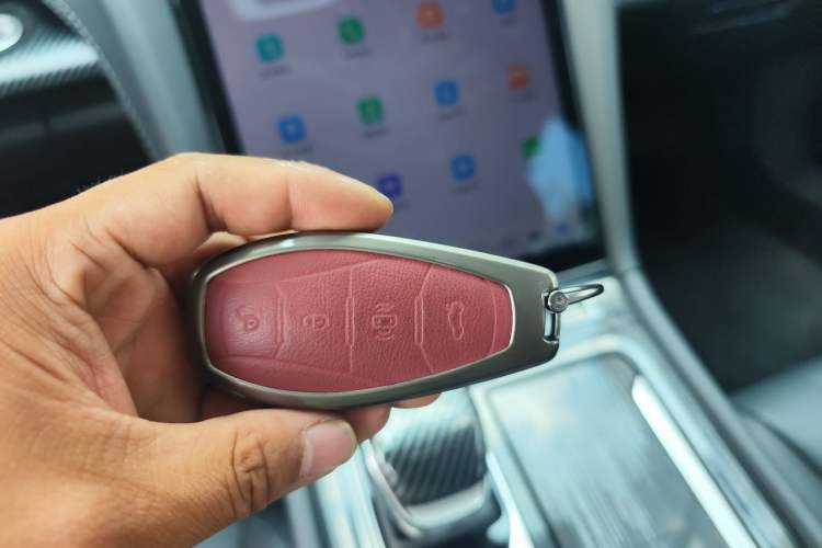 Used Hongqi H5 2025 1.5T DCT Xuan Ying Edition Vehicle Key