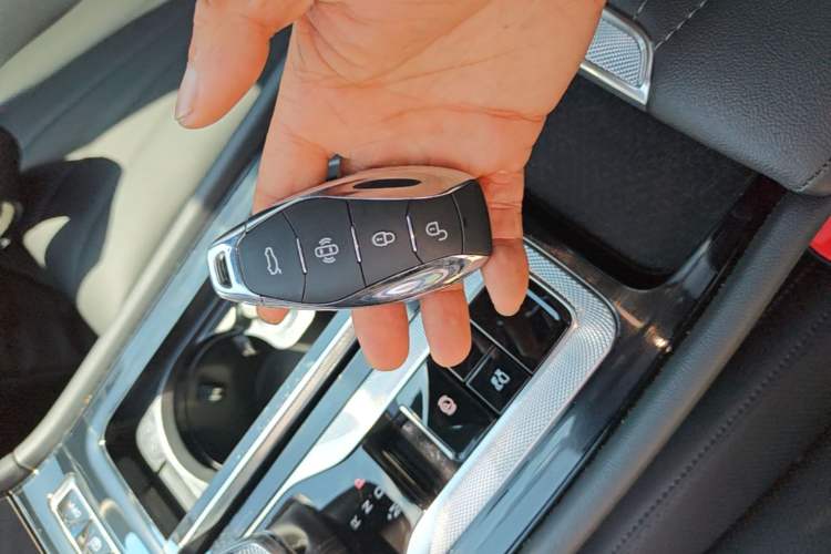 Used Hongqi H5 2025 1.5T DCT Xuan Ying Edition Vehicle Key