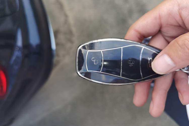 Used Hongqi H5 2025 2.0T Automatic Flag Edition – 500 000 Units Commemorative Version Vehicle Key