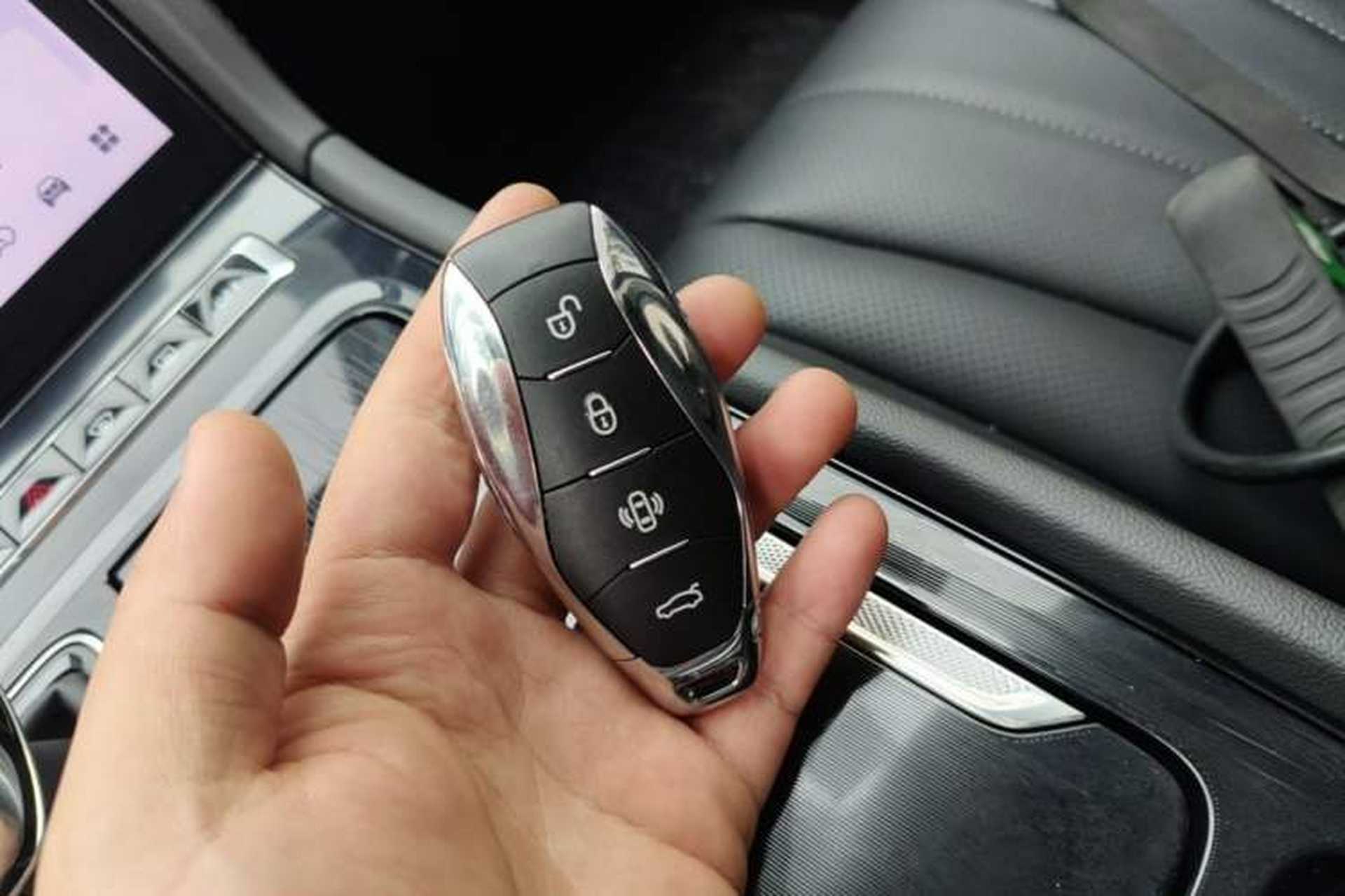 Used Hongqi H5 2025 2.0T Automatic Flag Edition – 500 000 Units Commemorative Version Vehicle Key