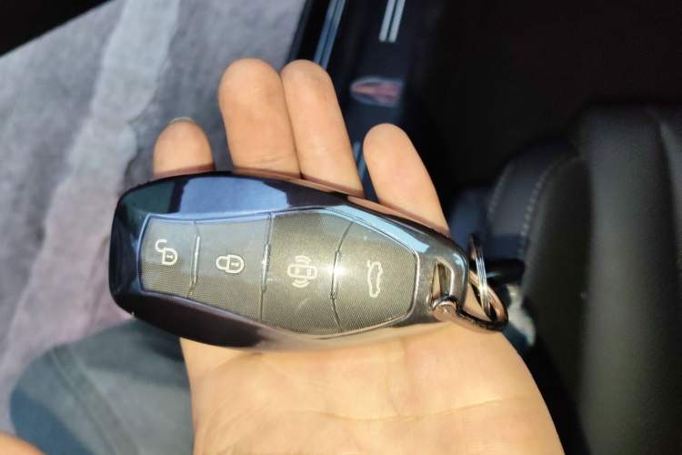 Used Hongqi H5 2025 2.0T Automatic Flag Edition – 500 000 Units Commemorative Version Vehicle Key
