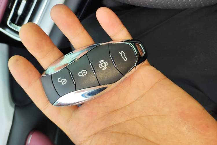 Used Hongqi H5 2025 2.0T Automatic Flag Edition – 500 000 Units Commemorative Version Vehicle Key
