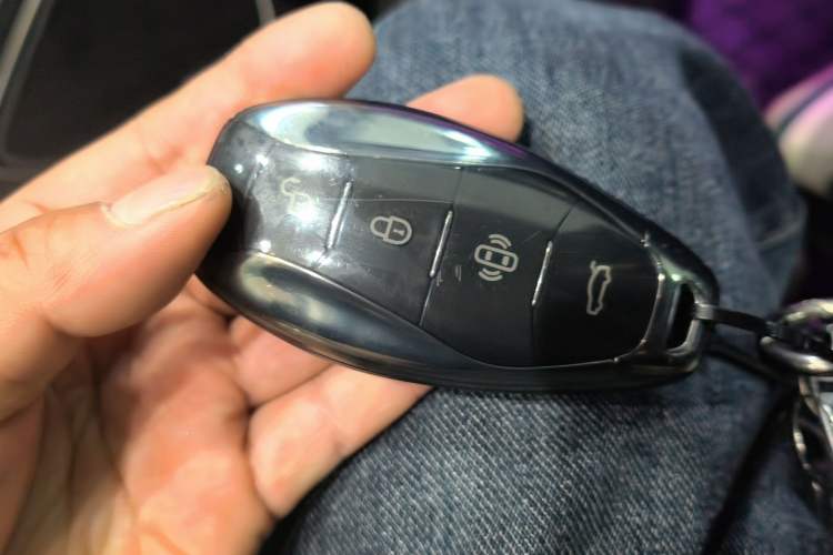 Used Hongqi H5 2025 2.0T Automatic Flag Edition – 500 000 Units Commemorative Version Vehicle Key