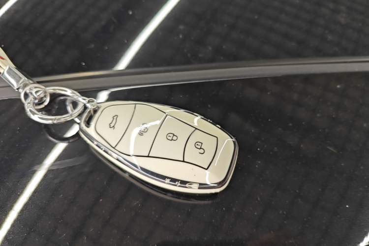 Used Hongqi H5 2025 2.0T Automatic Flag Edition – 500 000 Units Commemorative Version Vehicle Key