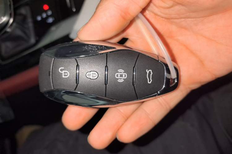 Used Hongqi H5 2025 2.0T Automatic Flag Edition – 500 000 Units Commemorative Version Vehicle Key