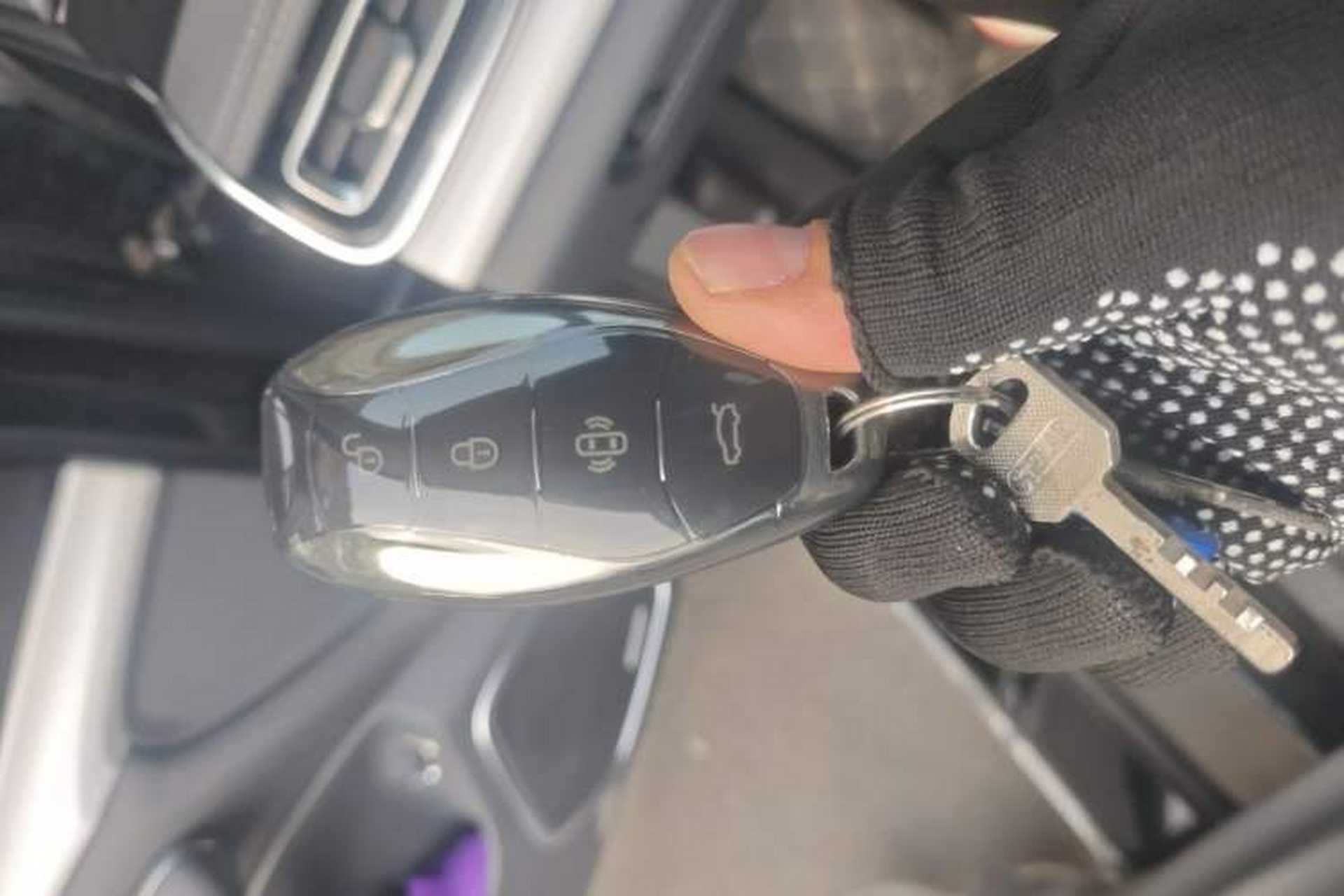 Used Hongqi H5 2025 2.0T Automatic Flag Edition – 500 000 Units Commemorative Version Vehicle Key