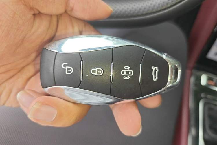 Used Hongqi H5 2025 2.0T Automatic Xuan Ying Edition Vehicle Key