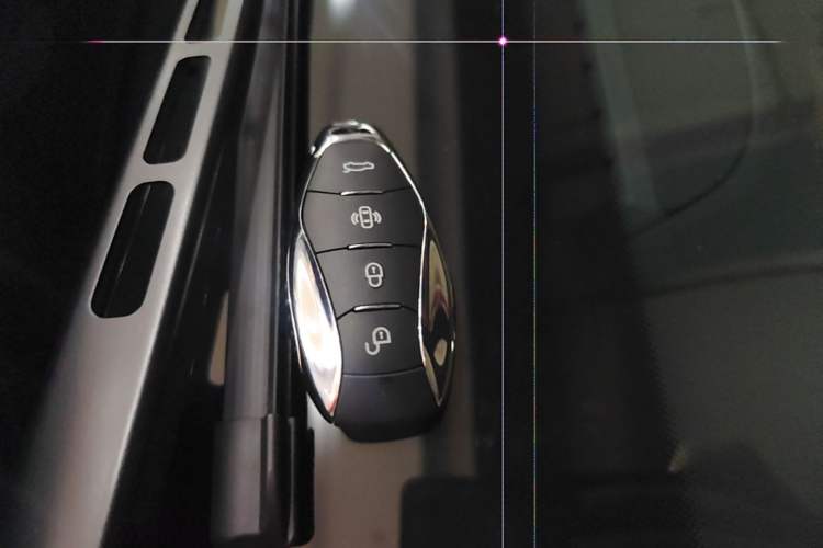 Used Hongqi H5 2025 2.0T Automatic Flag Edition – 500 000 Units Commemorative Version Vehicle Key