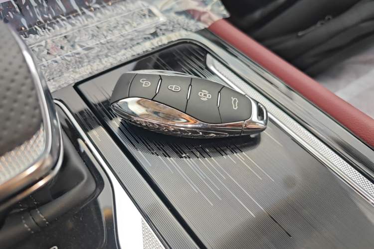 Used Hongqi H5 2025 2.0T Automatic Flag Edition – 500 000 Units Commemorative Version Vehicle Key