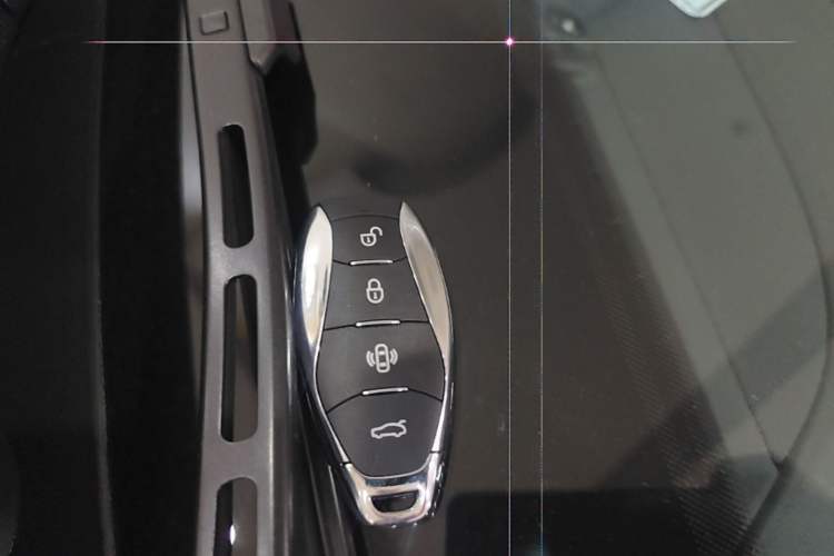 Used Hongqi H5 2025 2.0T Automatic Flag Edition – 500 000 Units Commemorative Version Vehicle Key