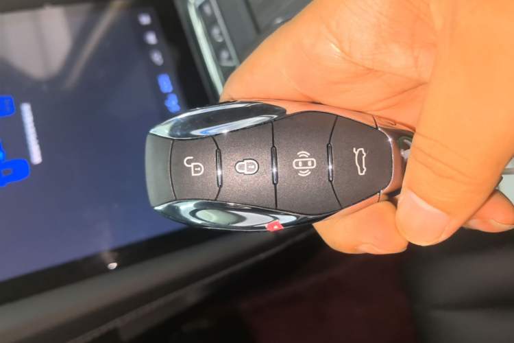 Used Hongqi H5 2025 2.0T Automatic Flag Edition – 500 000 Units Commemorative Version Vehicle Key
