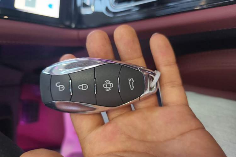 Used Hongqi H5 2025 2.0T Automatic Flag Edition – 500 000 Units Commemorative Version Vehicle Key