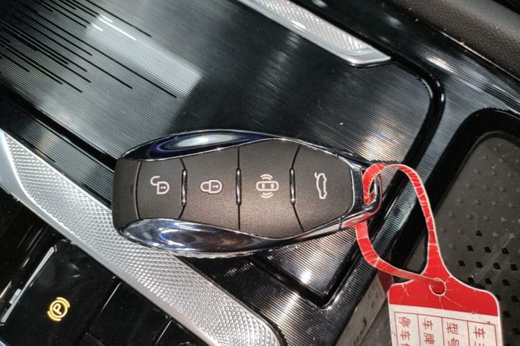 Used Hongqi H5 2025 2.0T Automatic Flag Edition – 500 000 Units Commemorative Version Vehicle Key