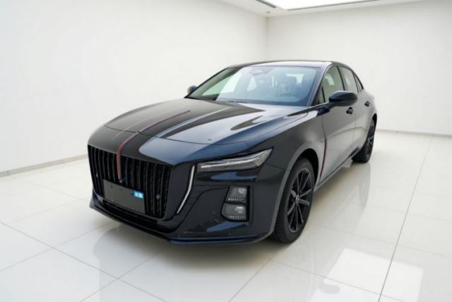 Używany Hongqi H5 2025 Model 2.0T Automatic Xuan Ying 2 Million Units Commemorative Edition