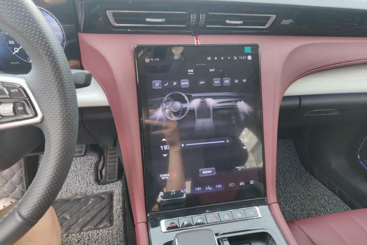 Used Hongqi H5 2025 2.0T Automatic Flag Edition – 500 000 Units Commemorative Version Audio And AC Panel