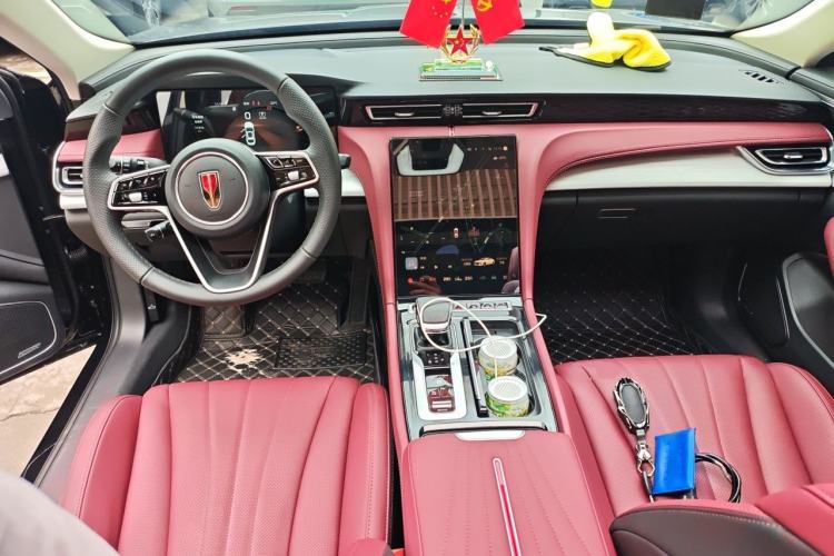 Used Hongqi H5 2025 2.0T Automatic Flag Edition – 500 000 Units Commemorative Version Center Console