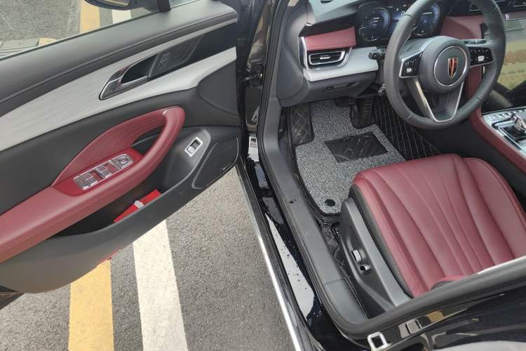 Used Hongqi H5 2025 2.0T Automatic Flag Edition – 500 000 Units Commemorative Version Driver Seat