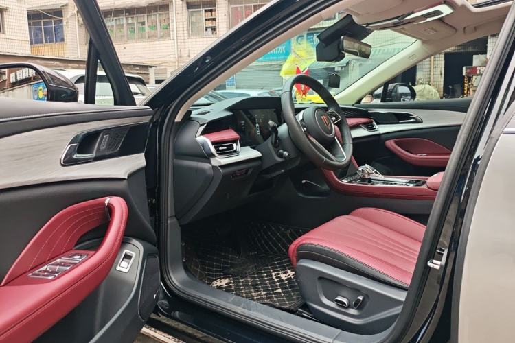 Used Hongqi H5 2025 2.0T Automatic Flag Edition – 500 000 Units Commemorative Version Driver Seat