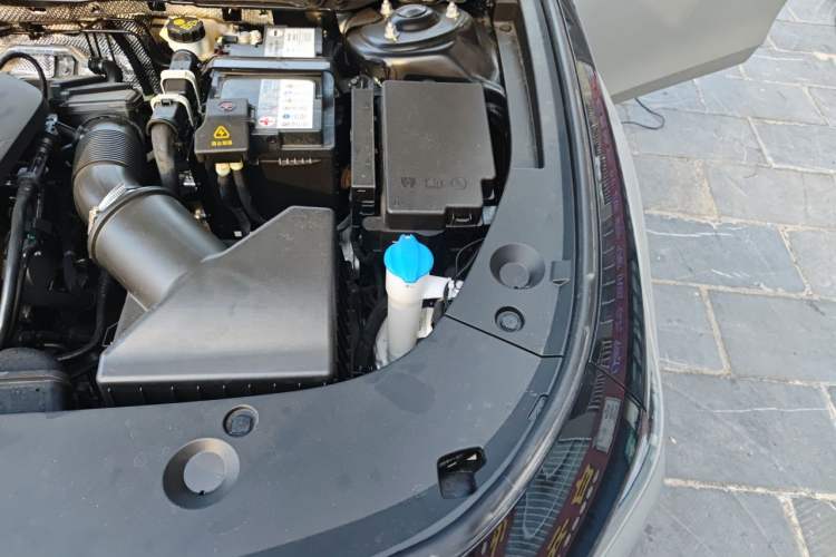 Used Hongqi H5 2025 1.5T DCT Xuan Ying Edition Engine Bay Left