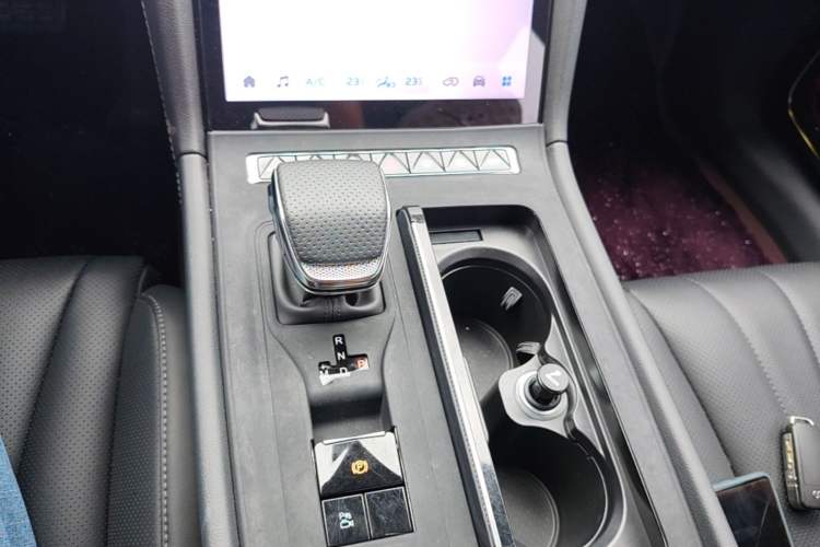 Used Hongqi H5 2025 1.5T DCT Qiyun 500 000th Unit Commemorative Edition Gear Lever
