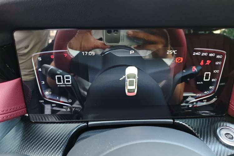 Used Hongqi H5 2025 1.5T DCT Xuan Ying Edition Instrument Cluster
