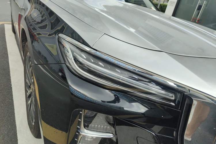 Used Hongqi H5 2025 2.0T Automatic Flag Edition – 500 000 Units Commemorative Version Right Front Headlight