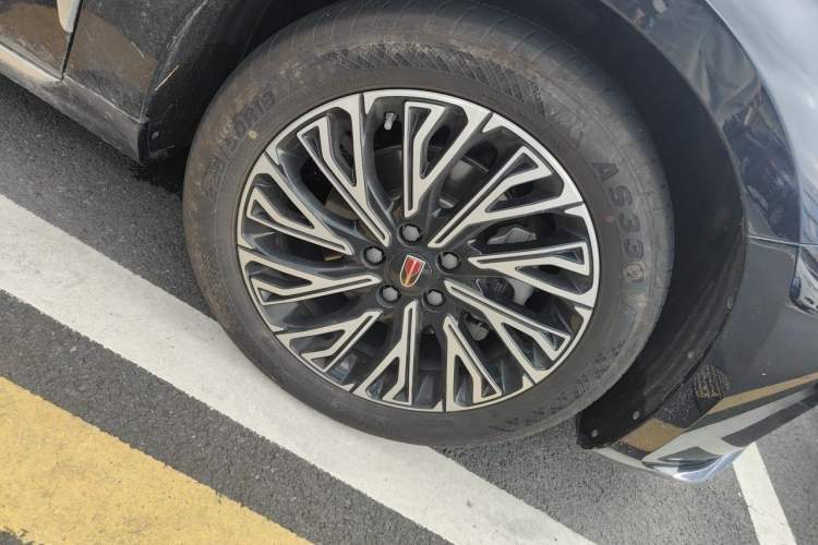 Used Hongqi H5 2025 2.0T Automatic Flag Edition – 500 000 Units Commemorative Version Right Front Wheel Hub