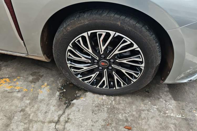 Used Hongqi H5 2025 2.0T Automatic Flag Edition – 500 000 Units Commemorative Version Right Front Wheel Hub
