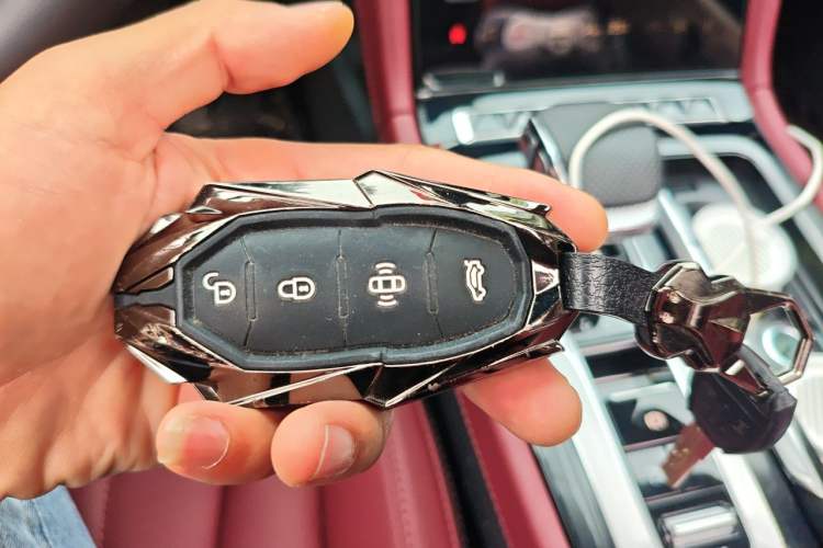 Used Hongqi H5 2025 2.0T Automatic Flag Edition – 500 000 Units Commemorative Version Vehicle Key