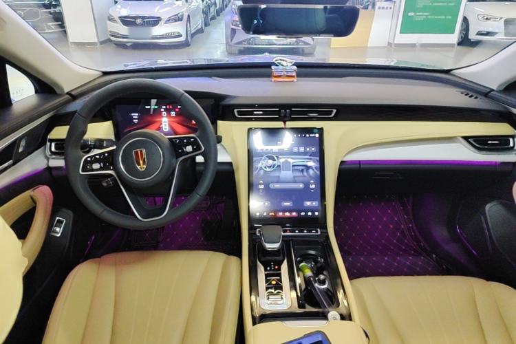 Used Hongqi H5 2025 2.0T Automatic Flag Edition – 500 000 Units Commemorative Version Center Console