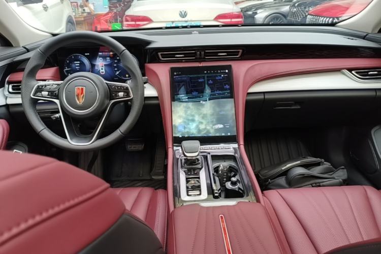 Used Hongqi H5 2025 2.0T Automatic Flag Edition – 500 000 Units Commemorative Version Center Console