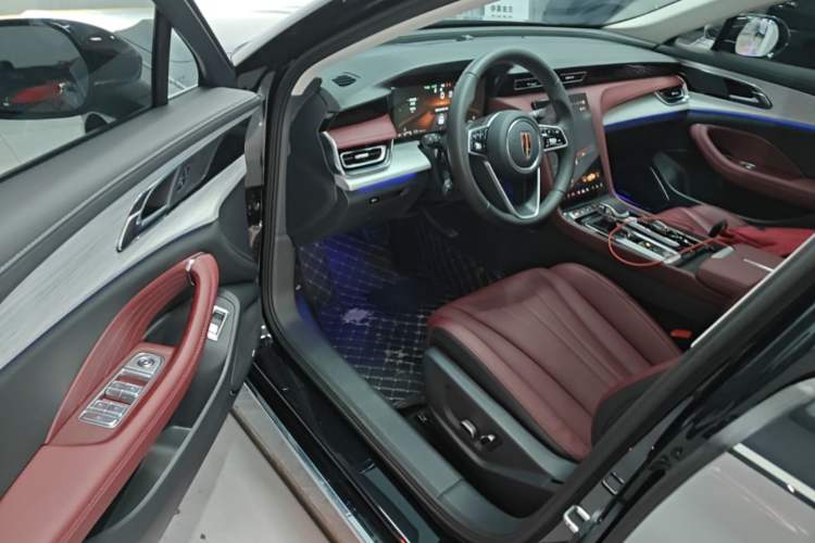 Used Hongqi H5 2025 2.0T Automatic Flag Edition – 500 000 Units Commemorative Version Driver Seat